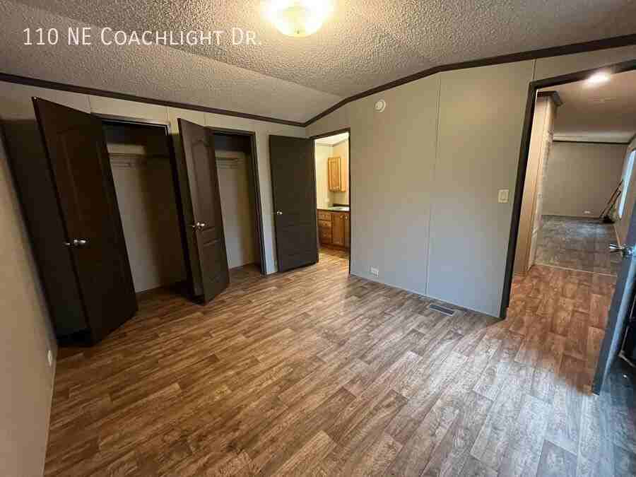 110 Ne Coachlight Dr - Photo 3 of 7