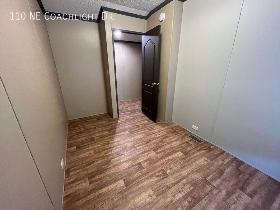 110 Ne Coachlight Dr - Photo 7 of 7