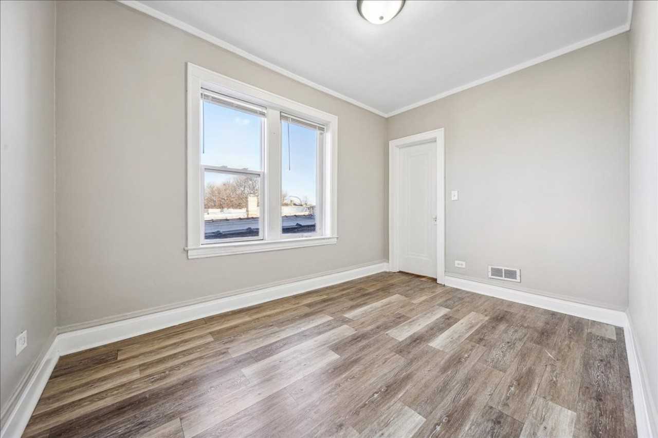 1940 Lombard Ave #3 - Photo 7 of 10