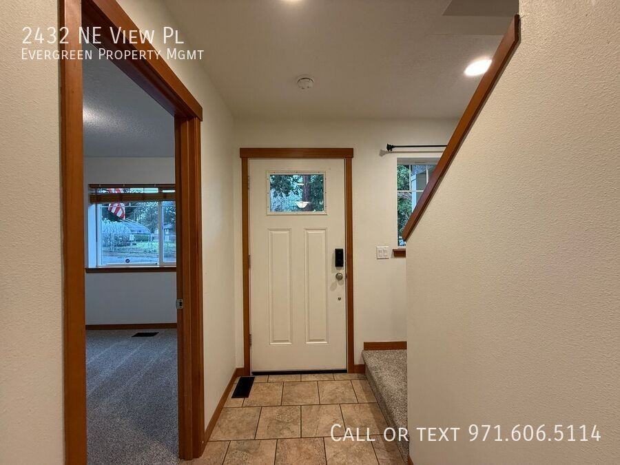 2432 Ne View Pl - Photo 3 of 47