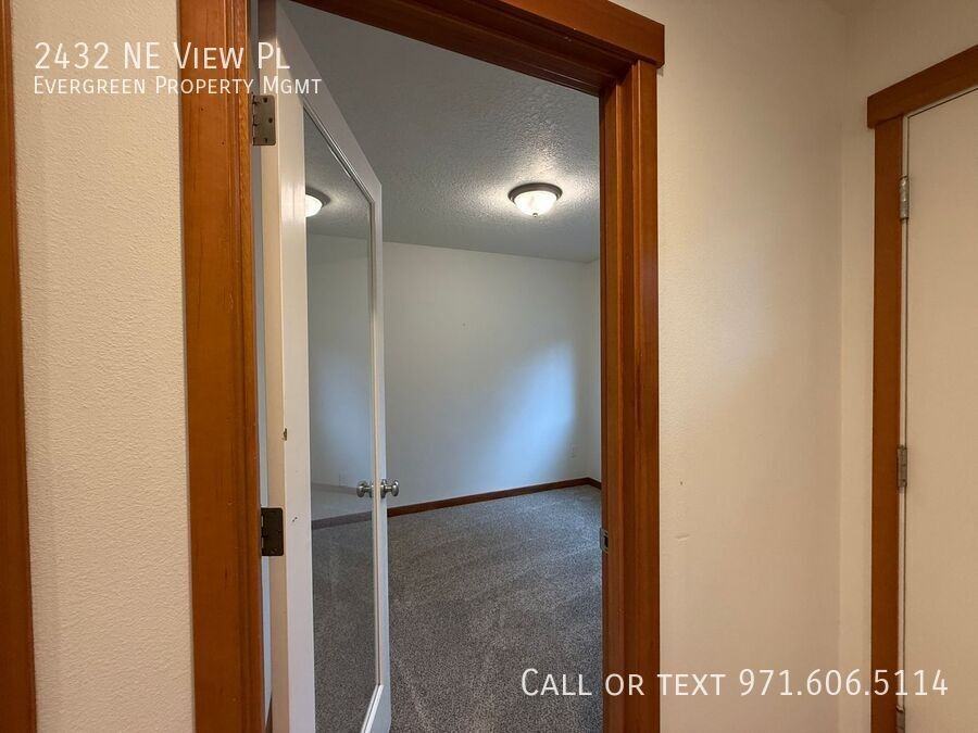 2432 Ne View Pl - Photo 4 of 47