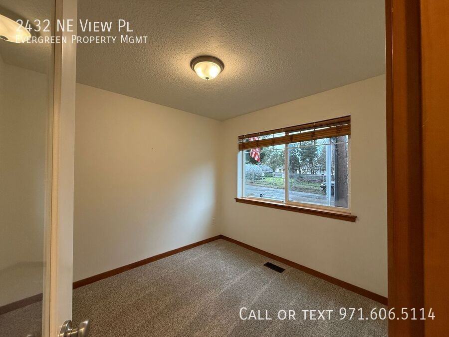 2432 Ne View Pl - Photo 5 of 47