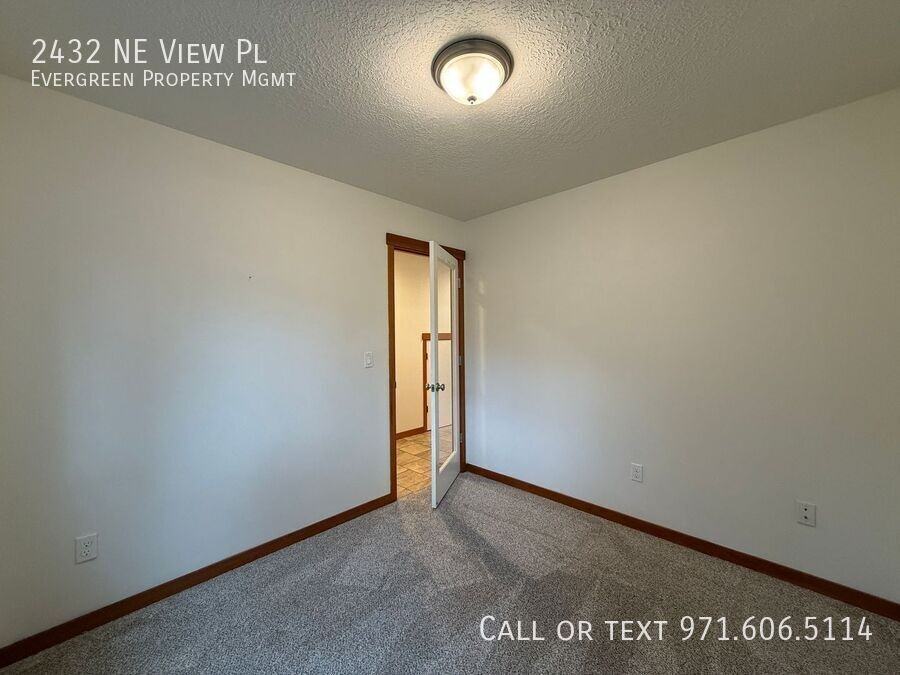 2432 Ne View Pl - Photo 7 of 47