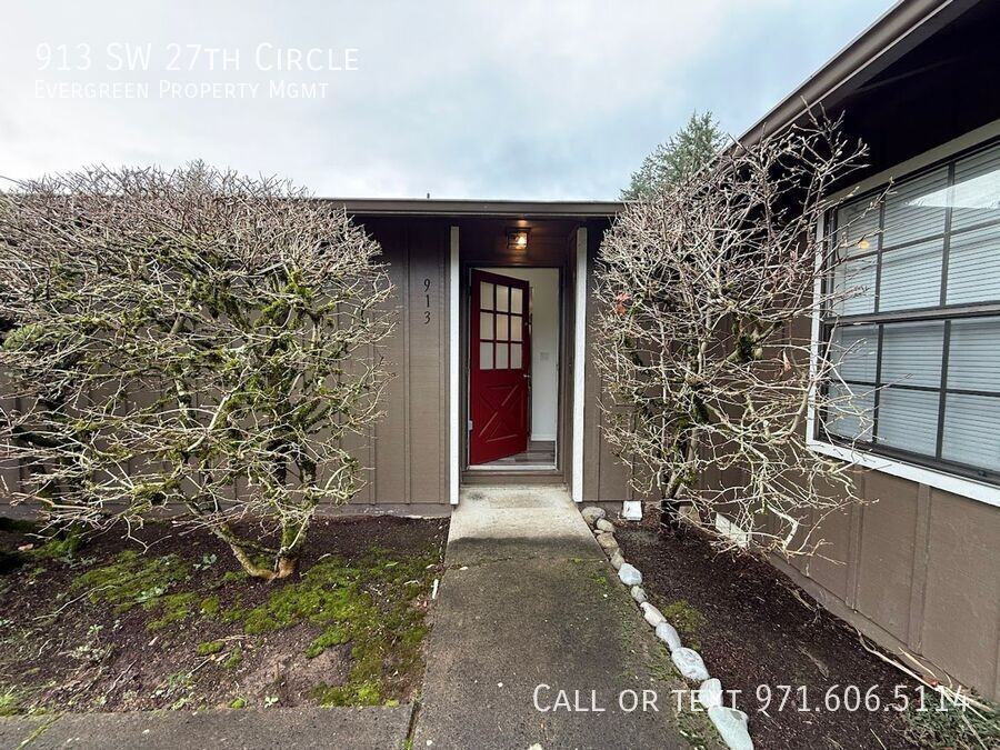 913 Sw 27th Cir - Photo 2 of 22