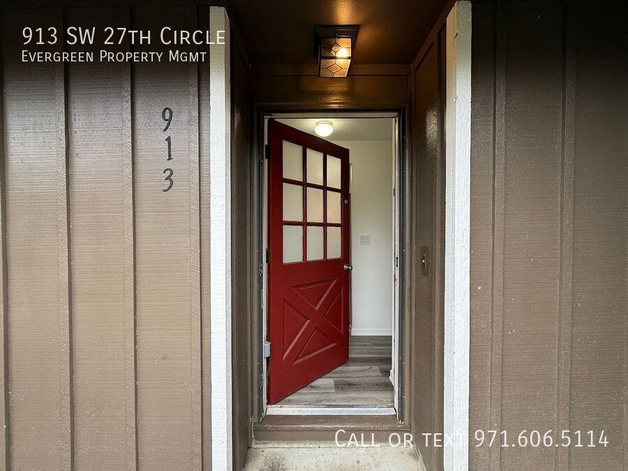 913 Sw 27th Cir - Photo 3 of 22