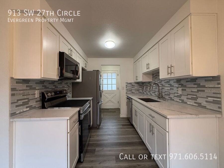 913 Sw 27th Cir - Photo 7 of 22