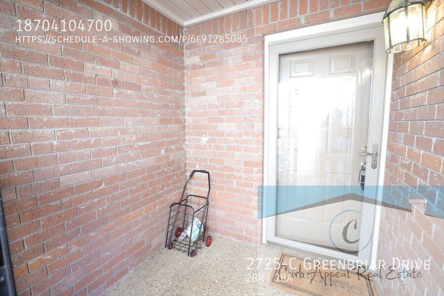 2725 Greenbriar Dr Apt C - Photo 2 of 23