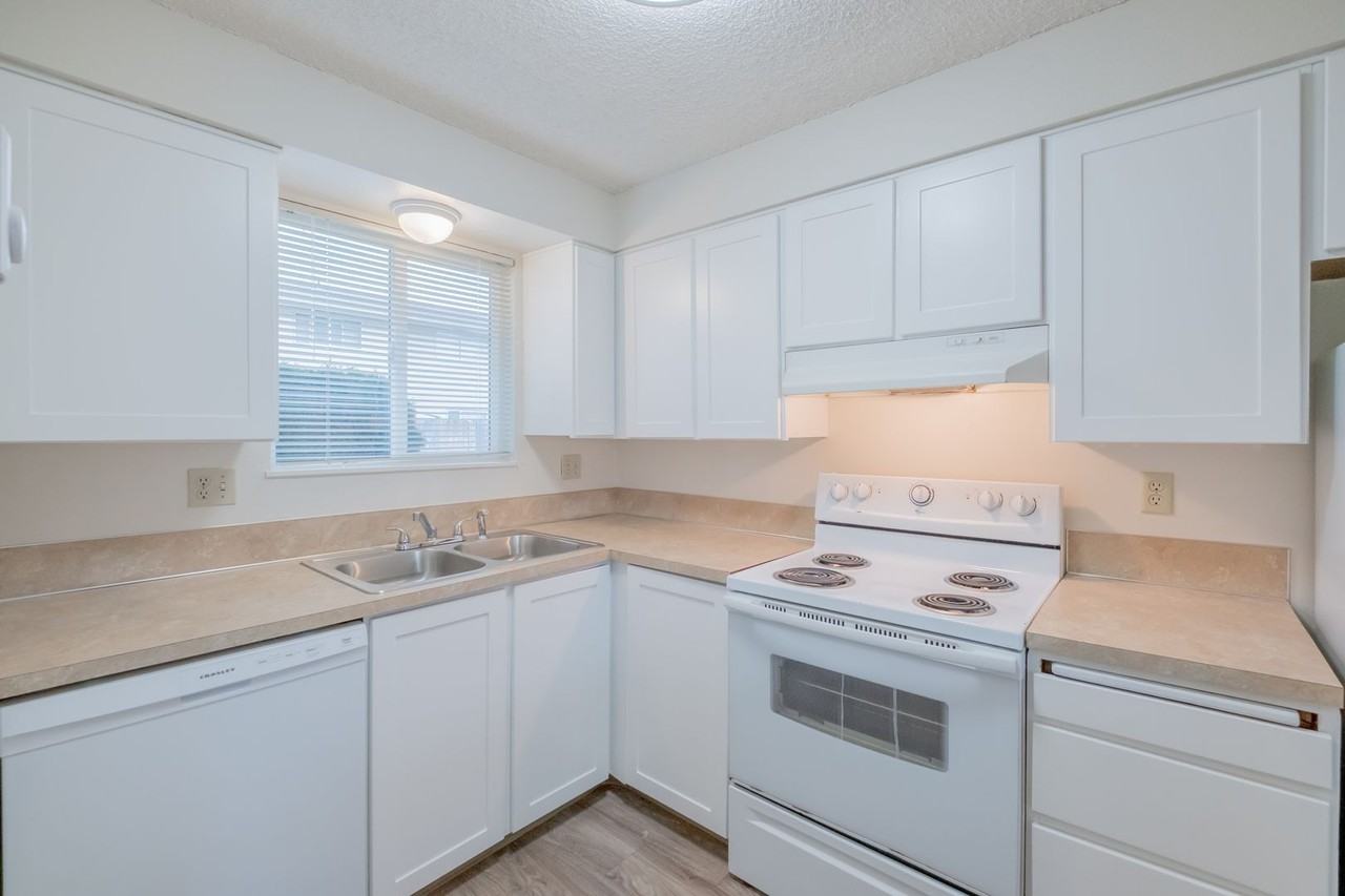 2728 Lancaster Dr Se #14 - Photo 4 of 15