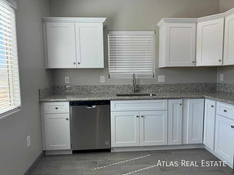 802 E 35th St #2 - Photo 5 of 21