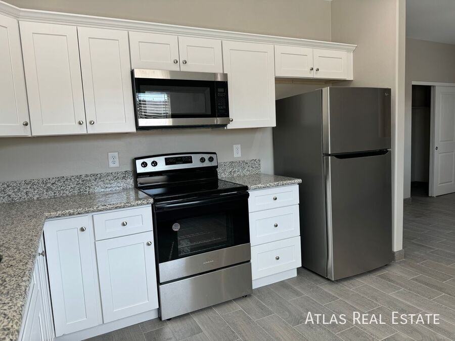 802 E 35th St #2 - Photo 6 of 21