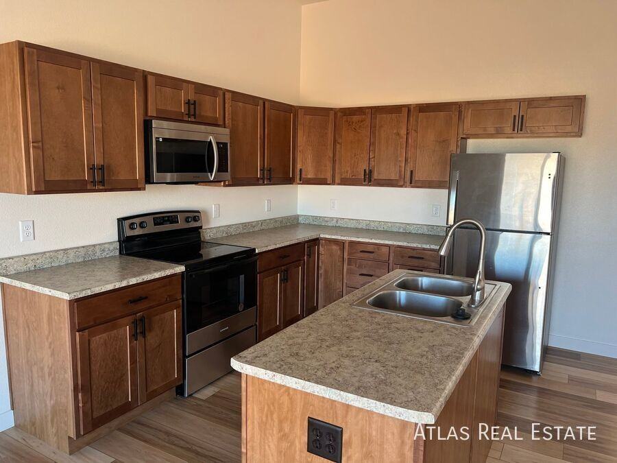 827 S Laurue Dr - Photo 2 of 22