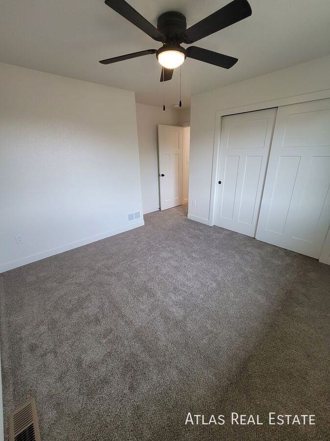 827 S Laurue Dr - Photo 5 of 22