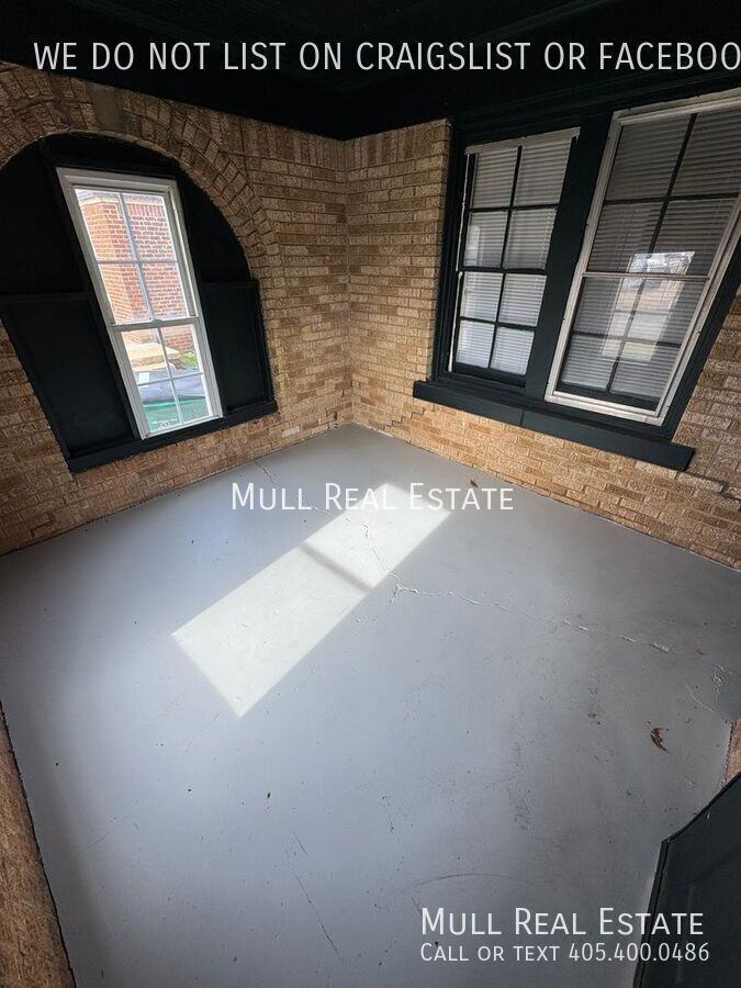 825 Ne 24th St - Photo 3 of 17