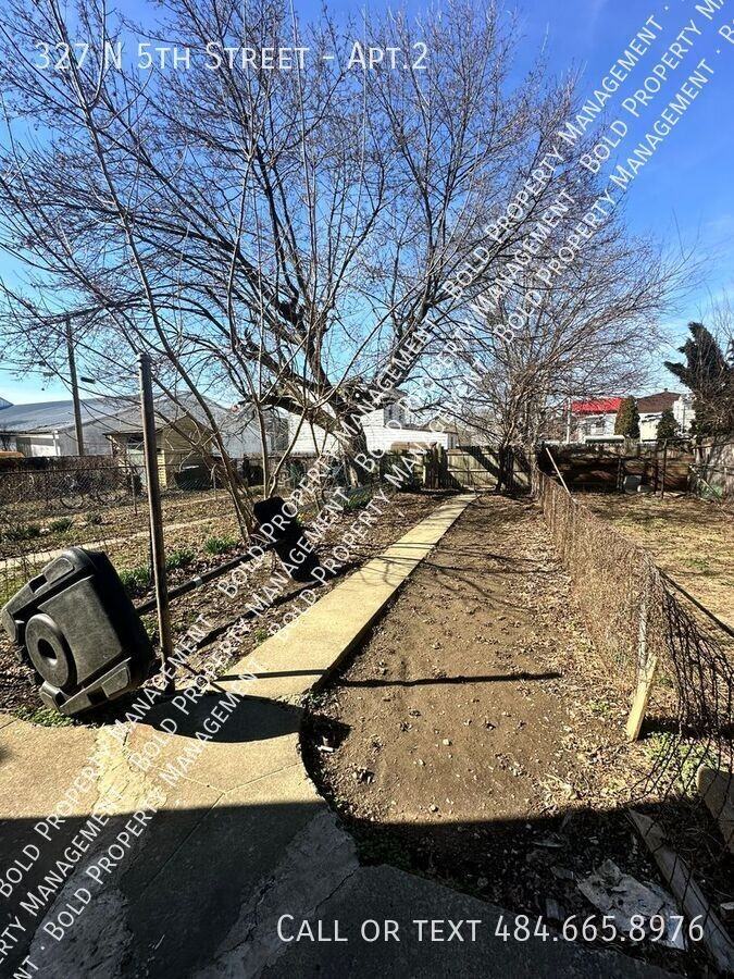 327 N 5th St #2 - Photo 2 of 9