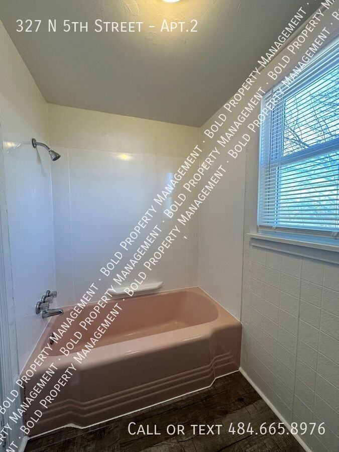 327 N 5th St #2 - Photo 5 of 9