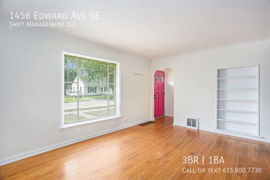 1456 Edward Ave Se - Photo 3 of 15