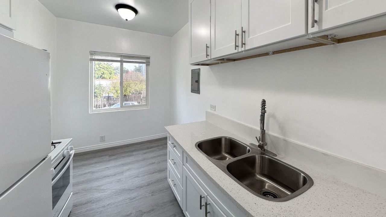 1731 Pico Blvd #24 - Photo 3 of 12