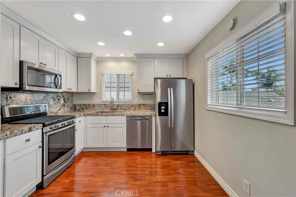 605 20th St #605C - Photo 2 of 25