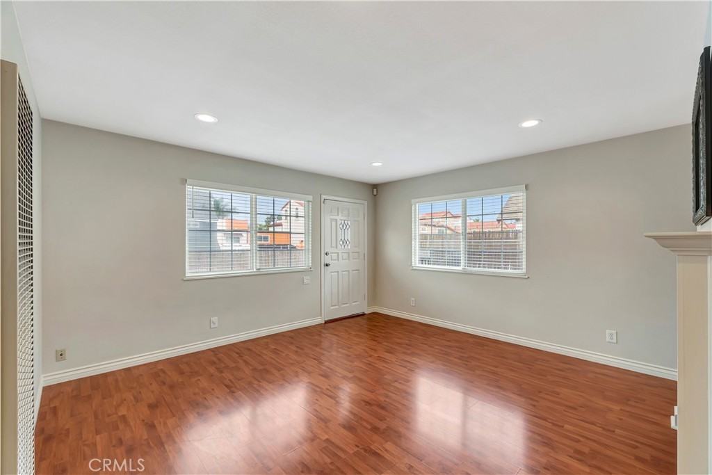 605 20th St #605C - Photo 6 of 25