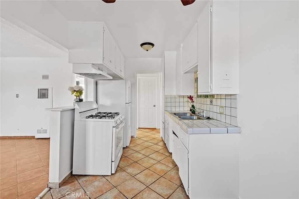 330 W Laurel St #330C - Photo 5 of 17