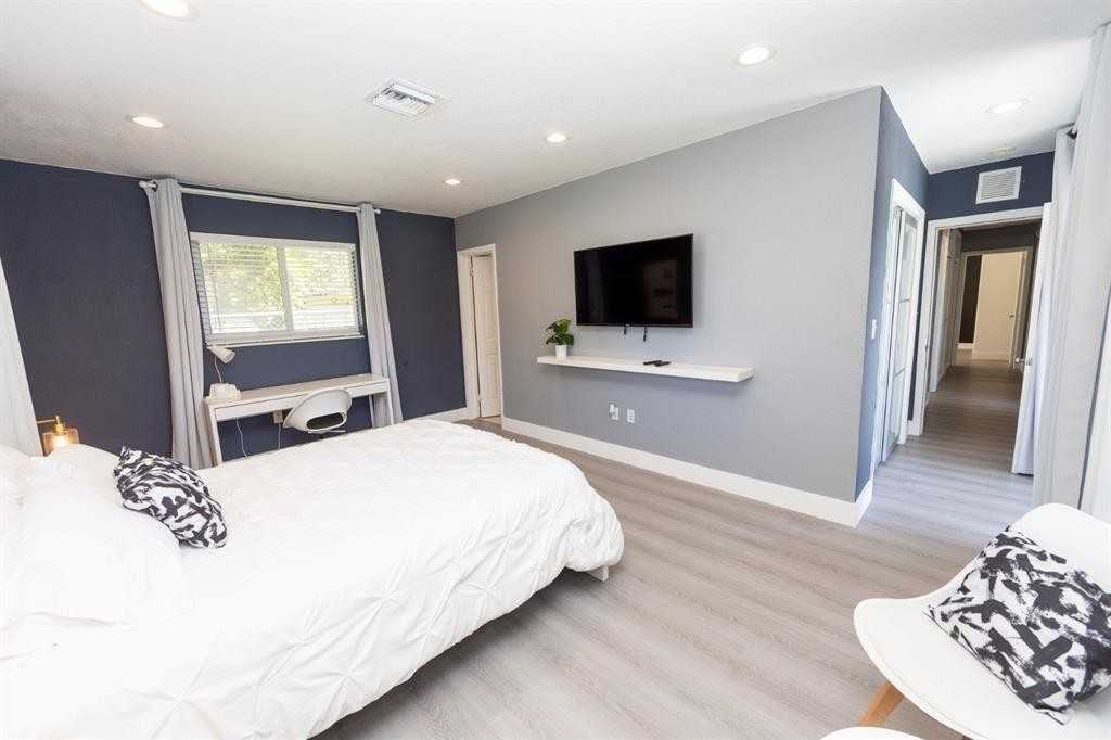 475 Ne 142nd St #475 - Photo 4 of 21