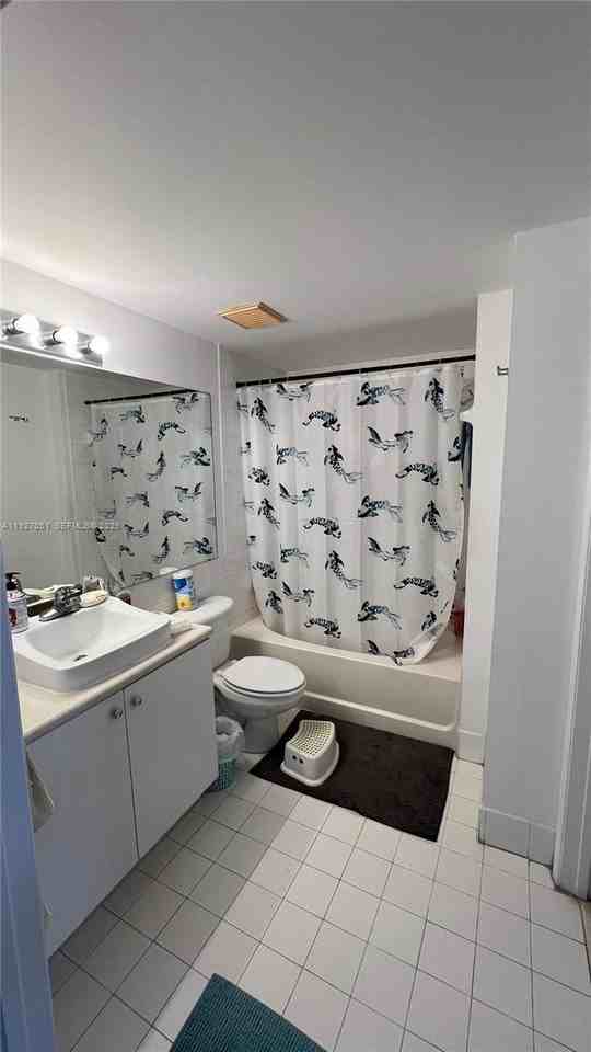 5077 Nw 7th St #5077-505 - Photo 7 of 9