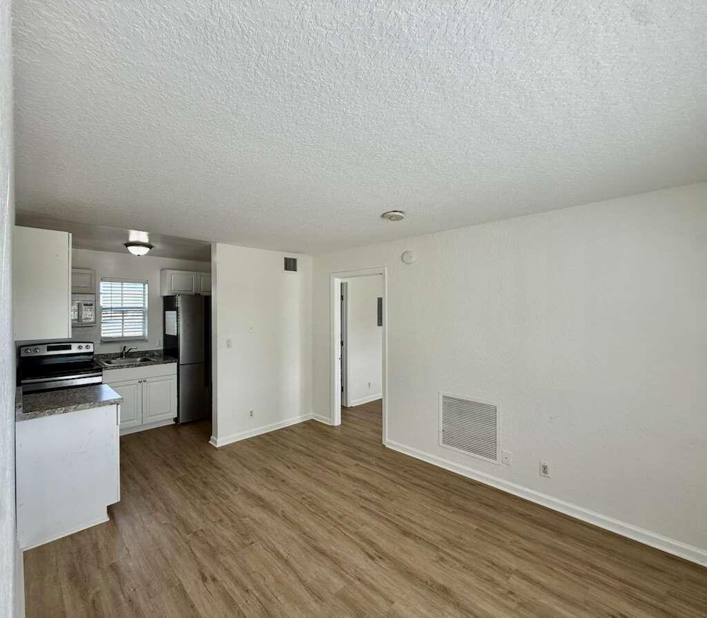 1671 Ne 33rd St #1671-8 - Photo 2 of 11