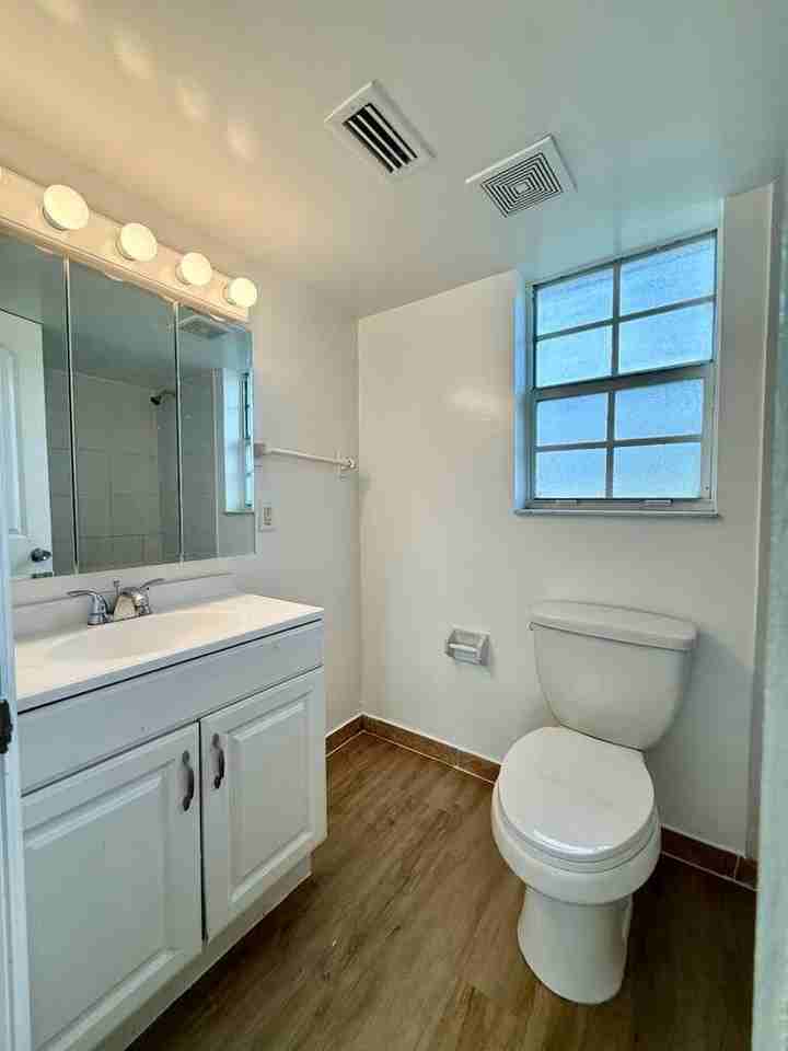 1671 Ne 33rd St #1671-8 - Photo 4 of 11