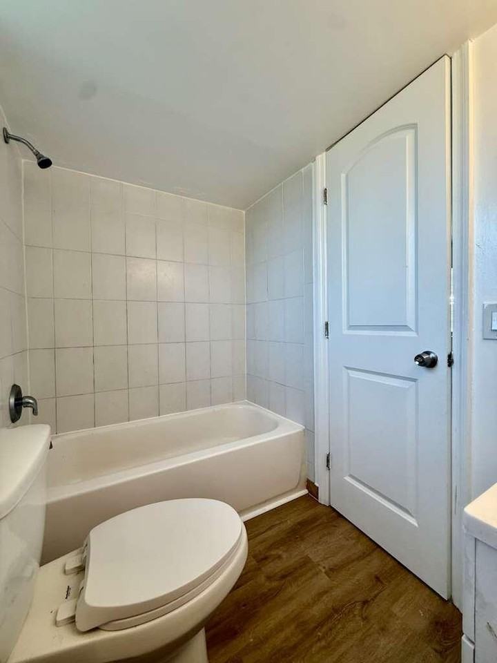 1671 Ne 33rd St #1671-8 - Photo 5 of 11