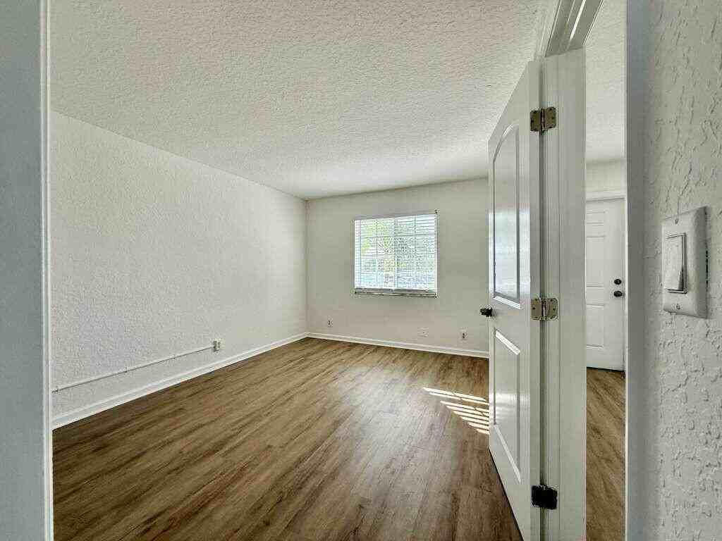 1671 Ne 33rd St #1671-8 - Photo 7 of 11