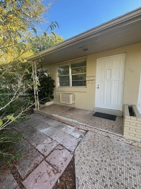 Southwest Ct #901EAST - Photo 4 of 12