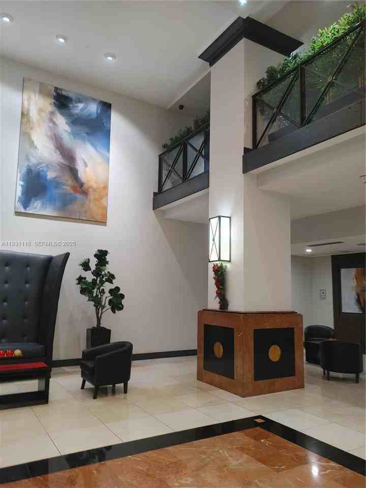 555 Ne 15th St #55521F - Photo 4 of 41