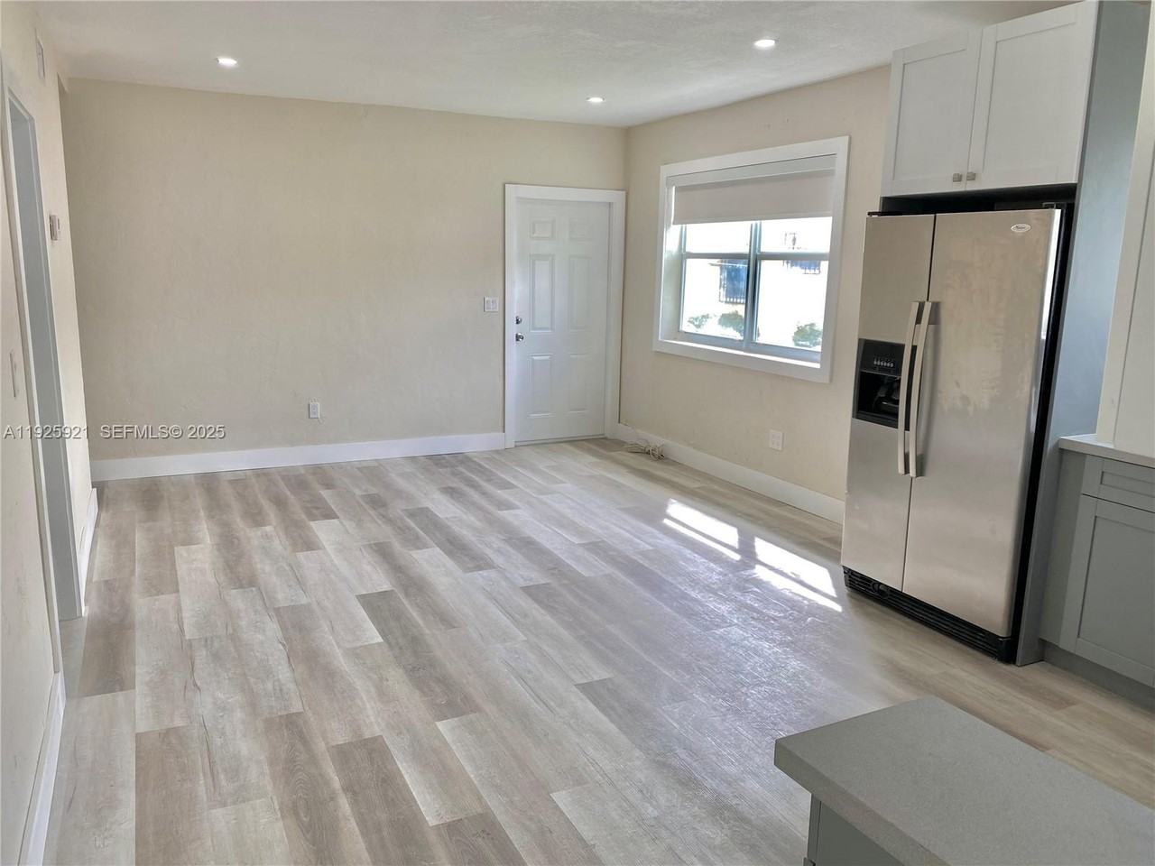 1147 Ne 113th St #1147-1147 - Photo 2 of 7