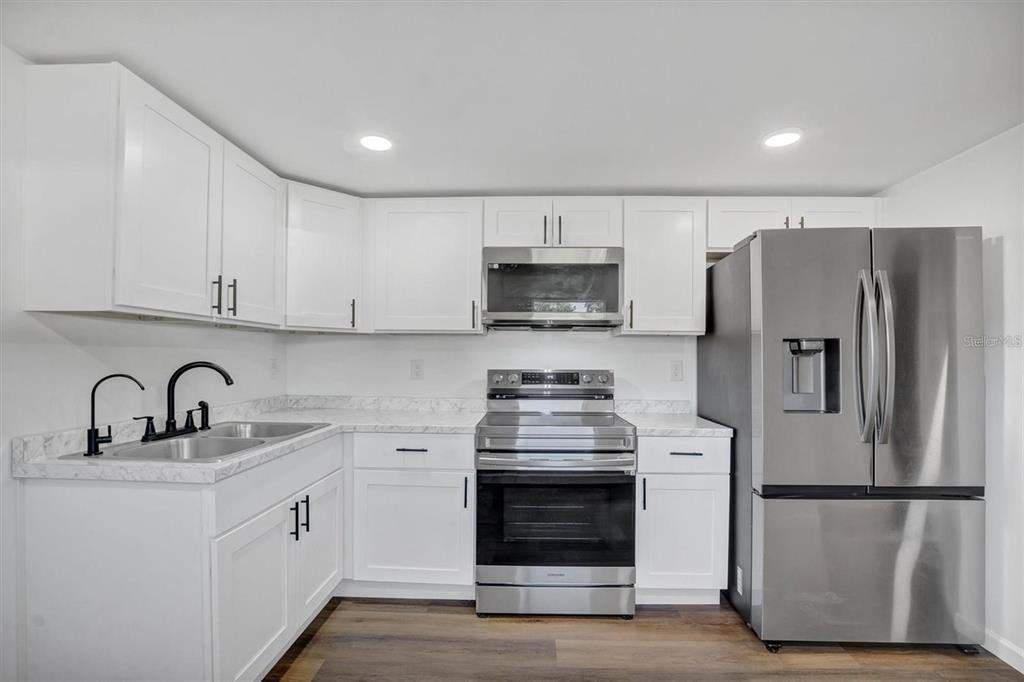 414 Monroe Ln #414 - Photo 4 of 21