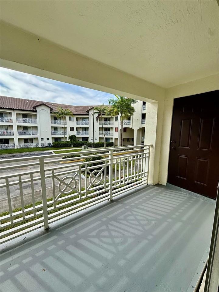 8851 Nw 112th Ave #8851-211 - Photo 3 of 11