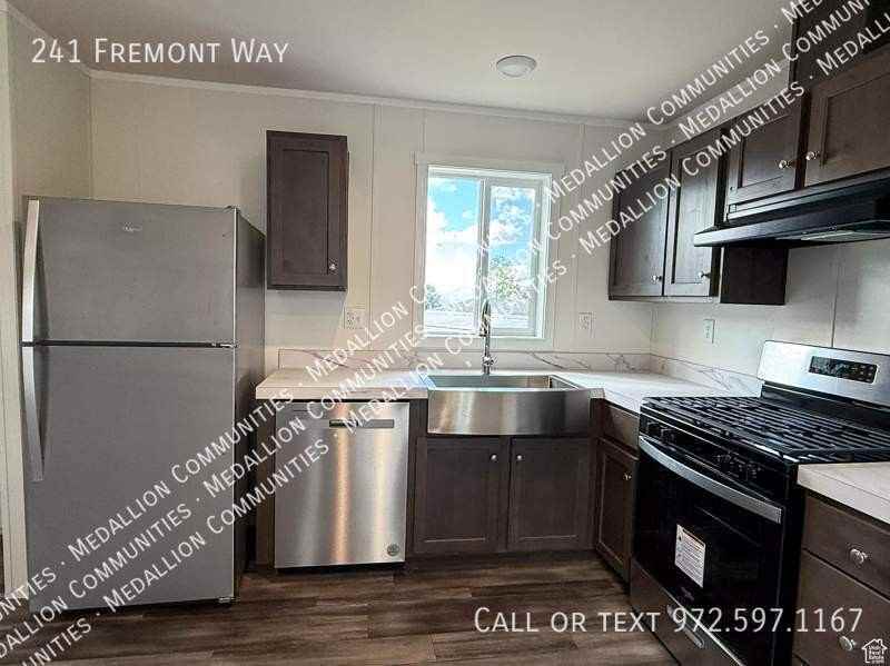 241 Freemont Way - Photo 2 of 10