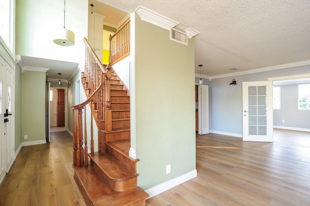 22240 Wyandotte St - Photo 2 of 25