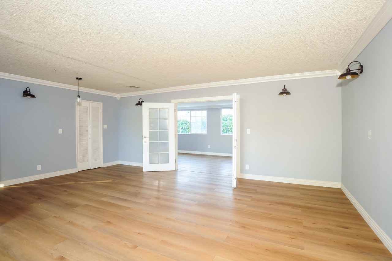 22240 Wyandotte St - Photo 3 of 25