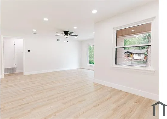 10307 Pinecrest Dr - Photo 3 of 15