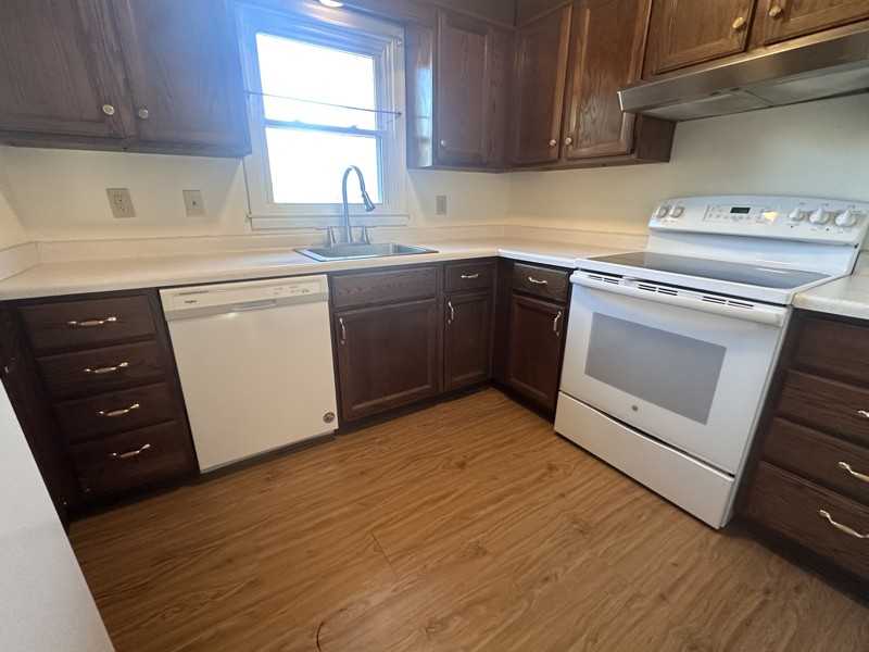 8506 Izard St - Photo 7 of 28