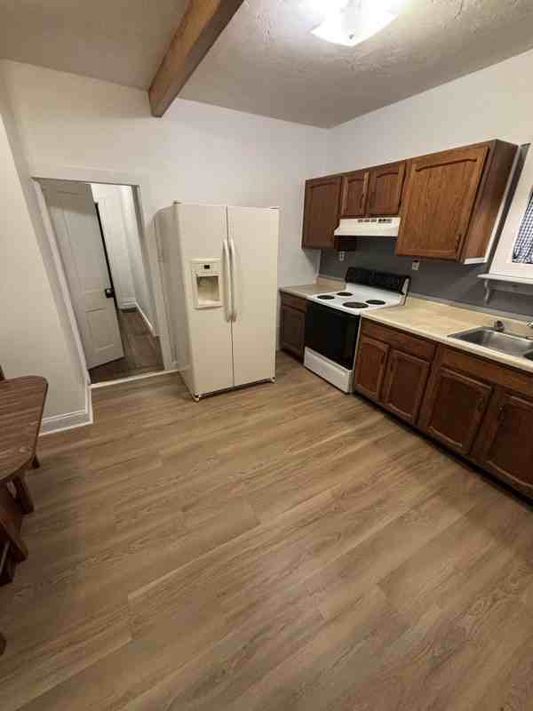 340 N Franklin St #A - Photo 7 of 46