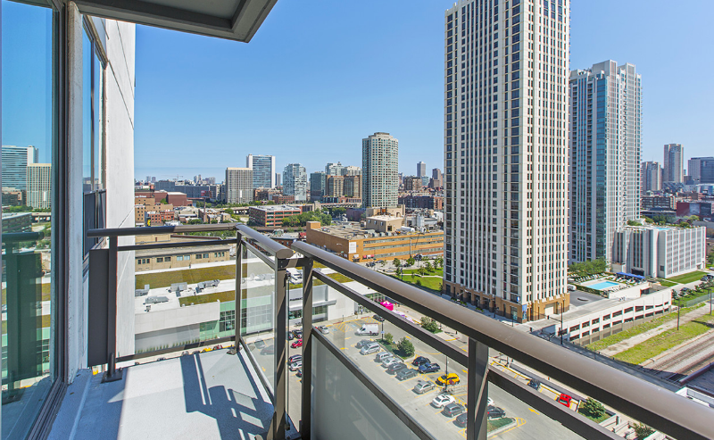 330 N Jefferson St #1916 - Photo 2 of 15