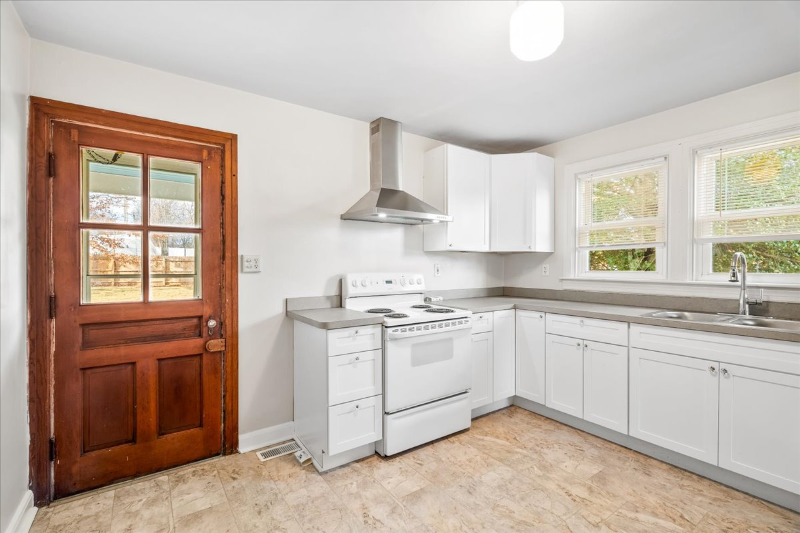 3 Locust St - Photo 6 of 18