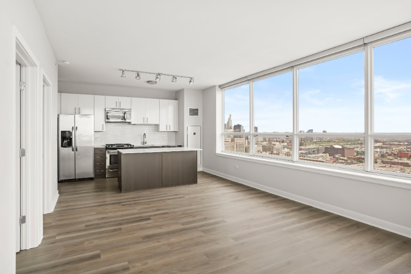 781 W Adams St - Photo 3 of 16