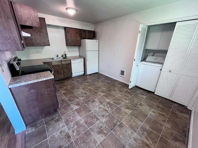 4323 N Commercial Ave - Photo 3 of 8