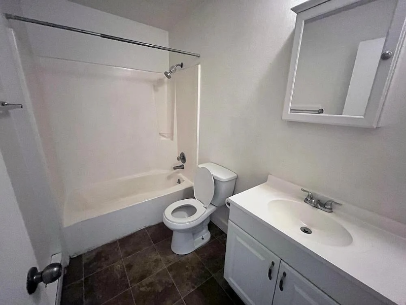 4323 N Commercial Ave - Photo 6 of 8