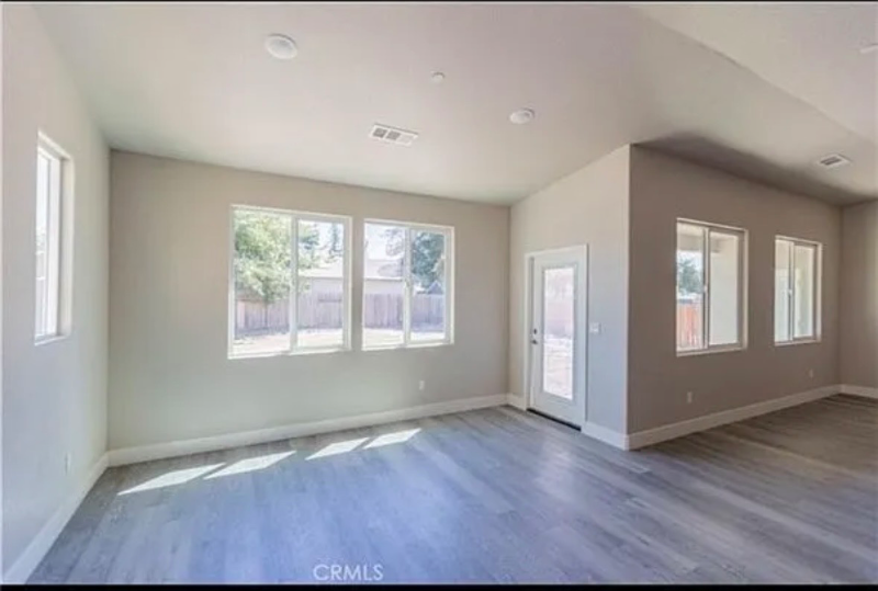 630 Juniper Ave - Photo 7 of 9