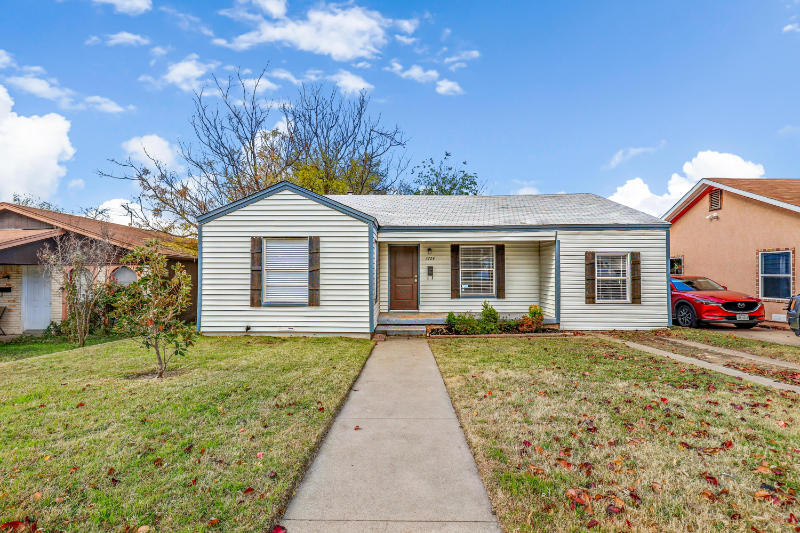 3724 Townsend Dr - Photo 2 of 20