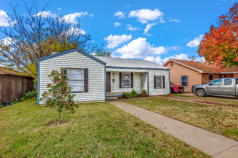 3724 Townsend Dr - Photo 3 of 20