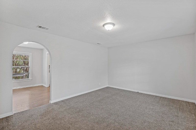 3724 Townsend Dr - Photo 4 of 20